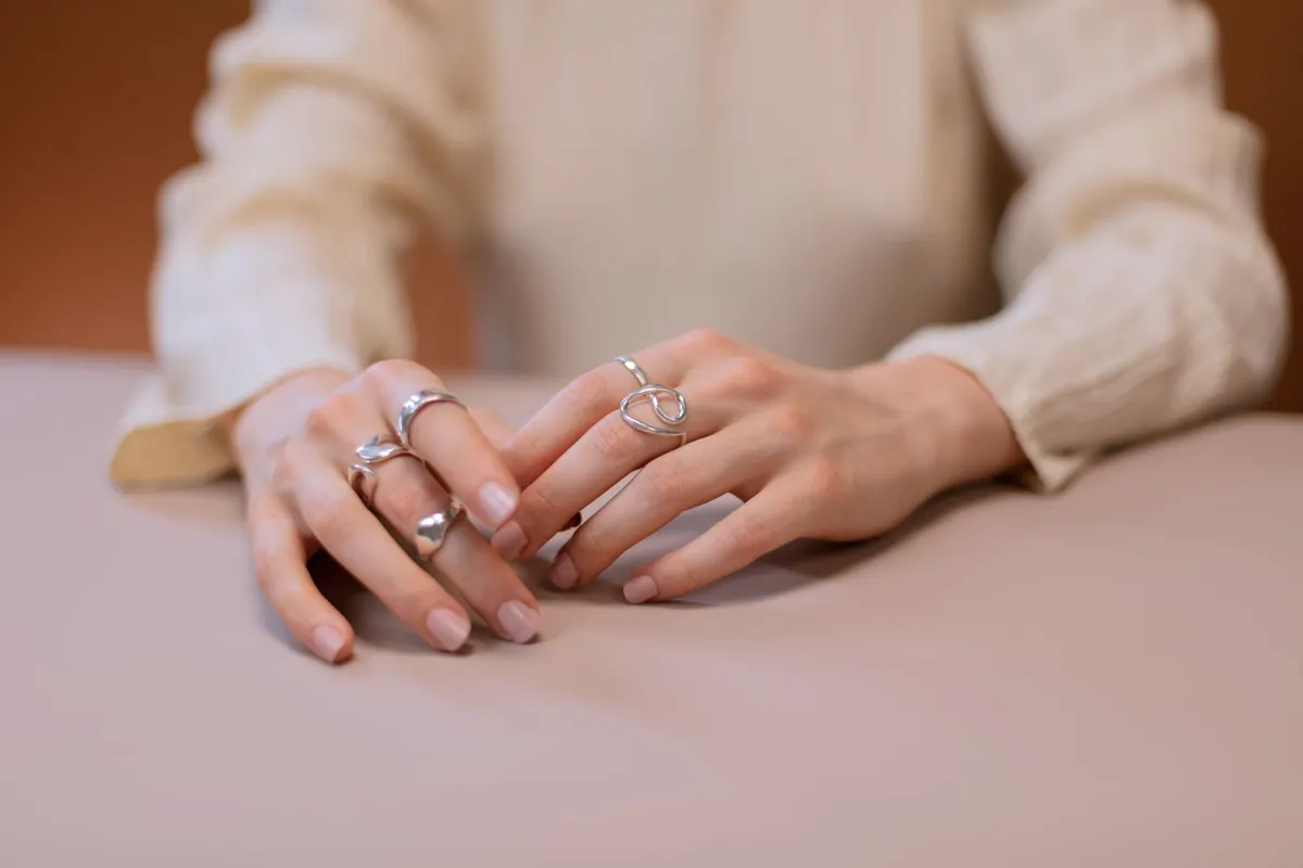 Five ways to clean a silver necklace without damaging it